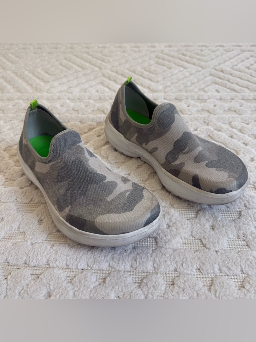 OOFOS OOmg Green / Gray Camo Recovery Slip On Shoes Women’s 8 Casual Comfort